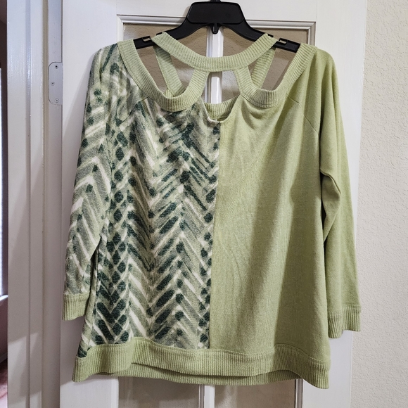 NWOT Cato XL Green Colorblock Cold Shoulder Sweater Top Cutout Neck - Picture 4 of 13